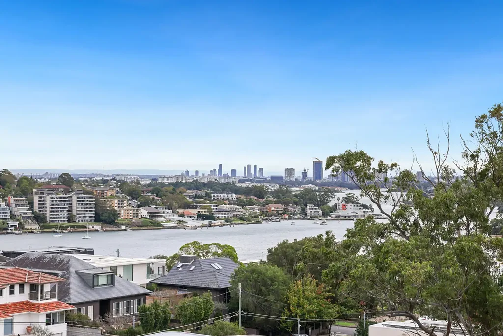 Chiswick 2Moenga Sunlit Peninsula Apartment in a Peaceful Waterfront-Enclave