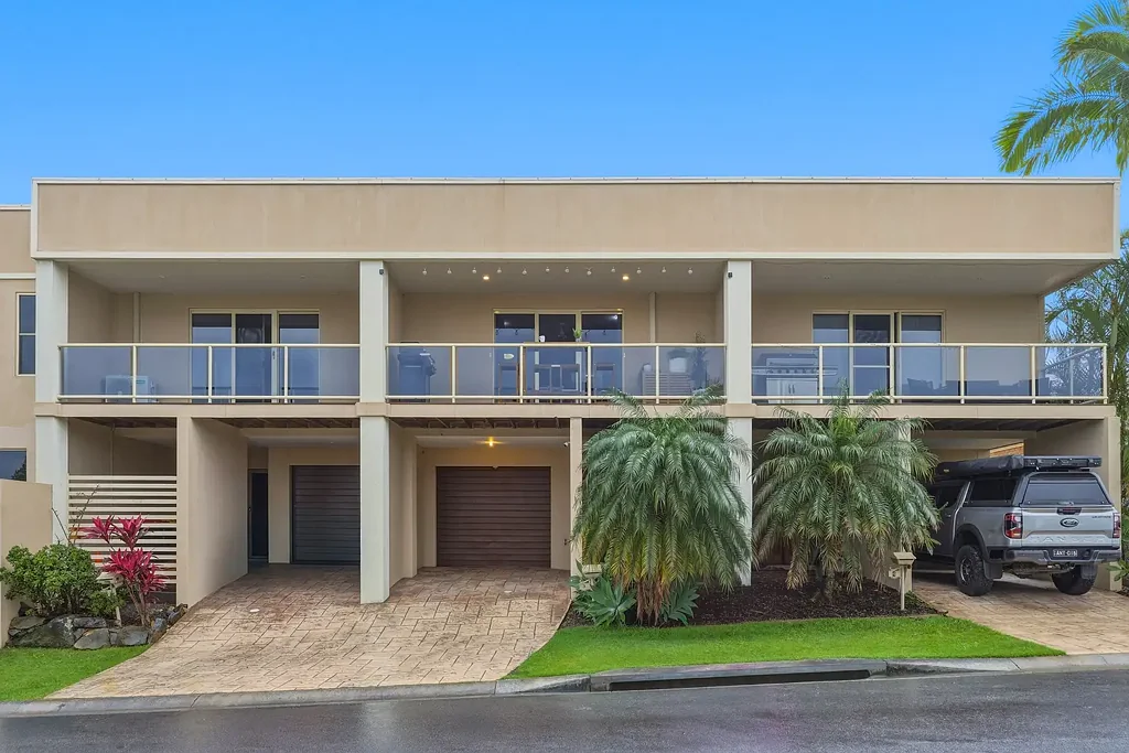 Varsity Lakes 3房  Elevated Living With Sunset Views & No Body Corporate Fees!!!