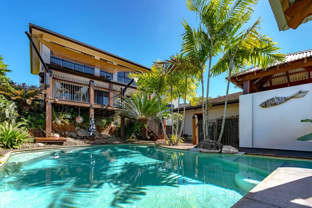 Wongaling Beach 5房  When Tropical and Executive Style Blend to Perfection !