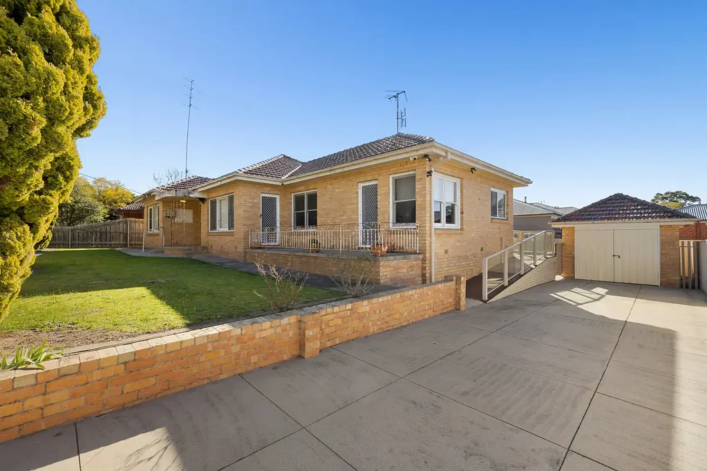 Bairnsdale 3 Bedroom Solid Home with Potential.