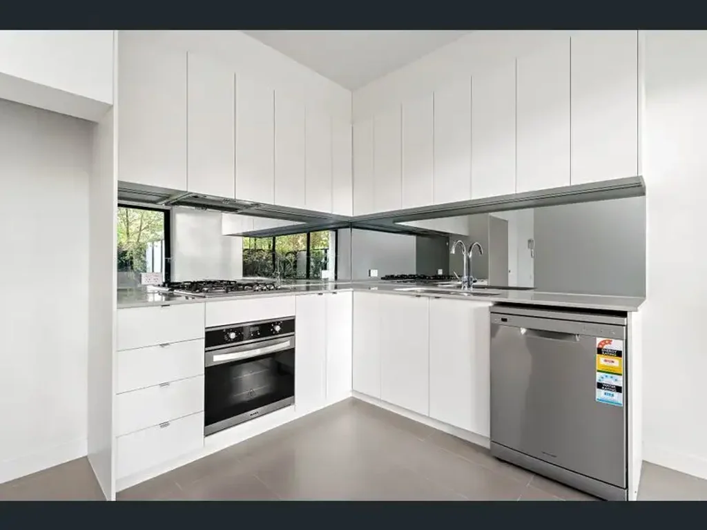 STYLISH MODERN TOWNHOUSE IN CENTRAL LOCATION
