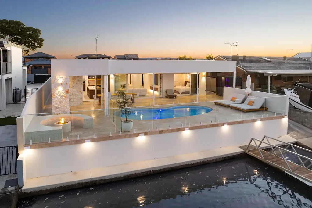 Paradise Point 4房  A Modern Mediterranean Waterfront Statement in Paradise Point