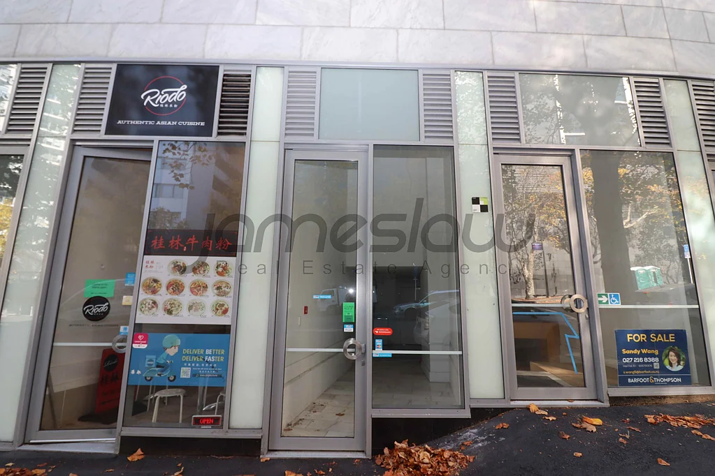 Auckland Central VENDOR BLEEDING – MUST SELL. Queen St Retail.