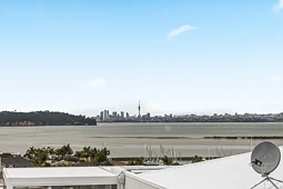 2/143A Wiseley Road, West Harbour