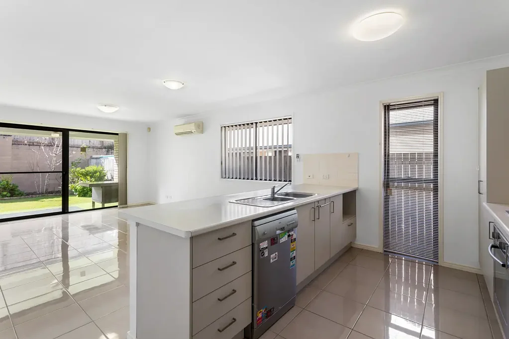 Warner 3 Slaapkamer Effortless Single Level Living in a Quiet Warner Location
