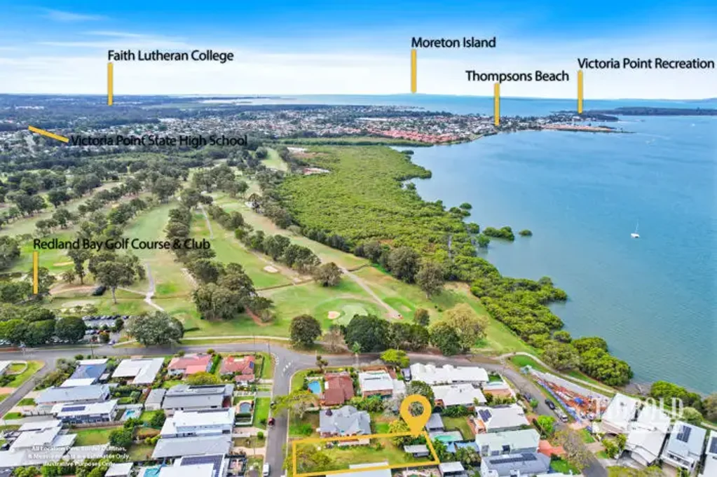 Redland Bay A STONES THROW TO WATERS EDGE!