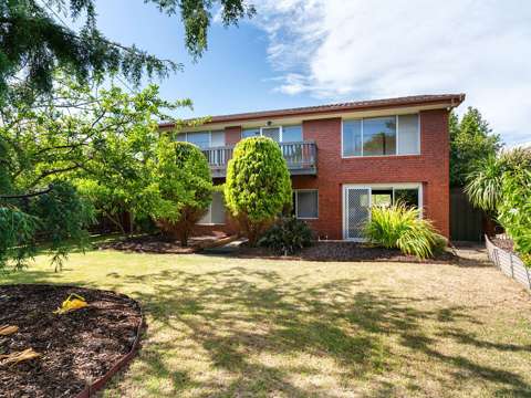Rye 3 Bedroom Big Block, Huge Potential and just 750*m To The Beach!