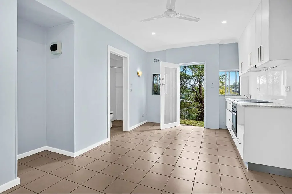 ONE BEDROOM FLAT BY THE RIVER