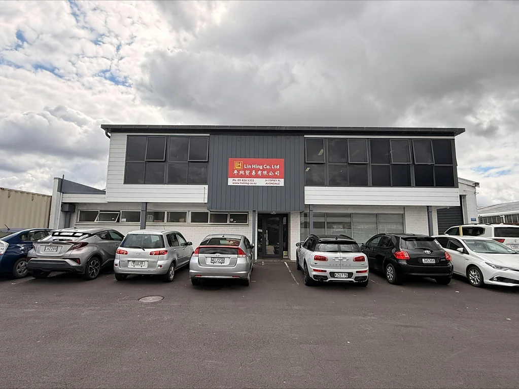 Avondale High stud functional central warehouse