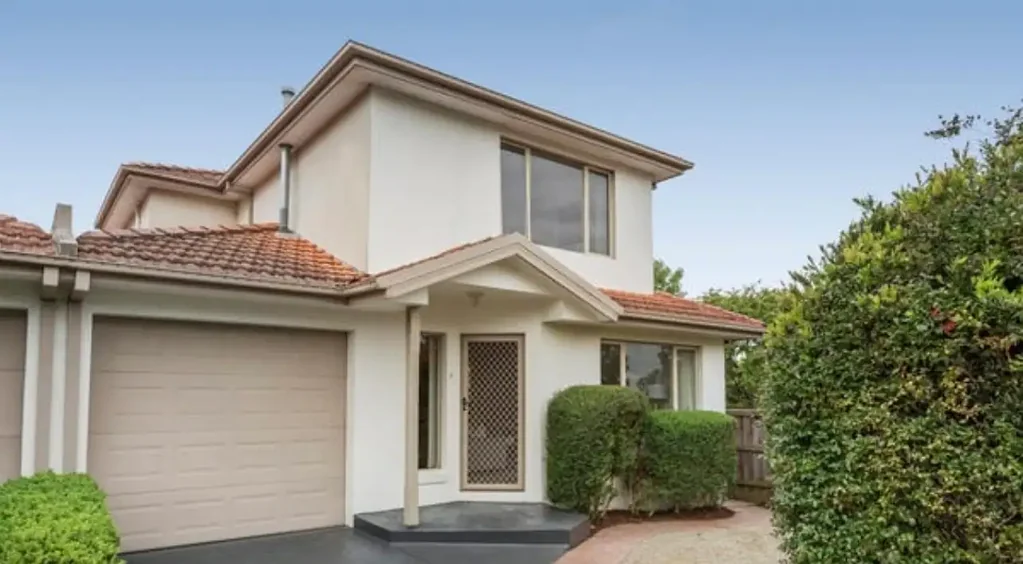 Spacious 3-Bedroom Townhouse in Prime Mitcham Location