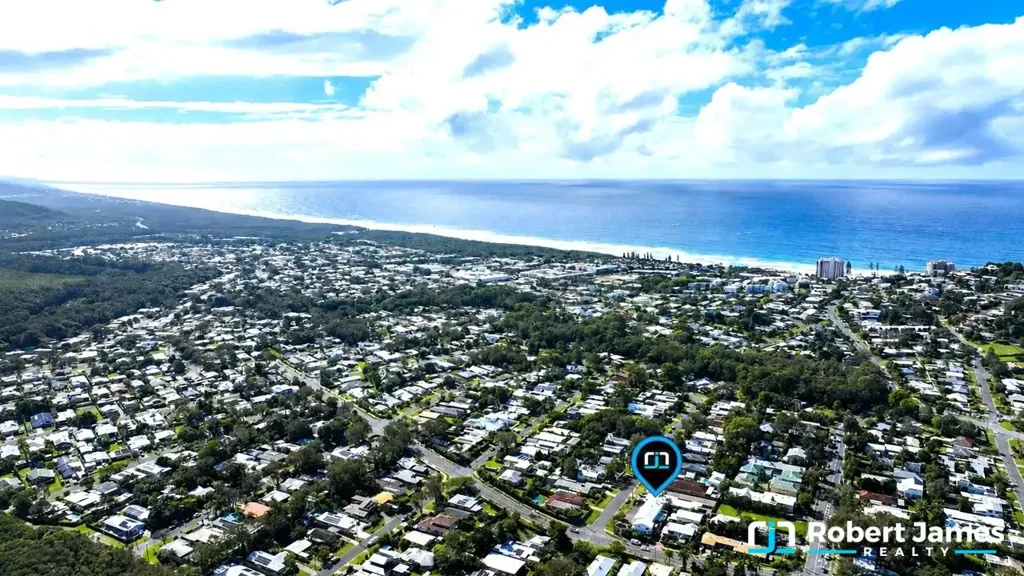 Coolum Beach 3房  Renovated Beachside Townhouse in a Small Complex of Five