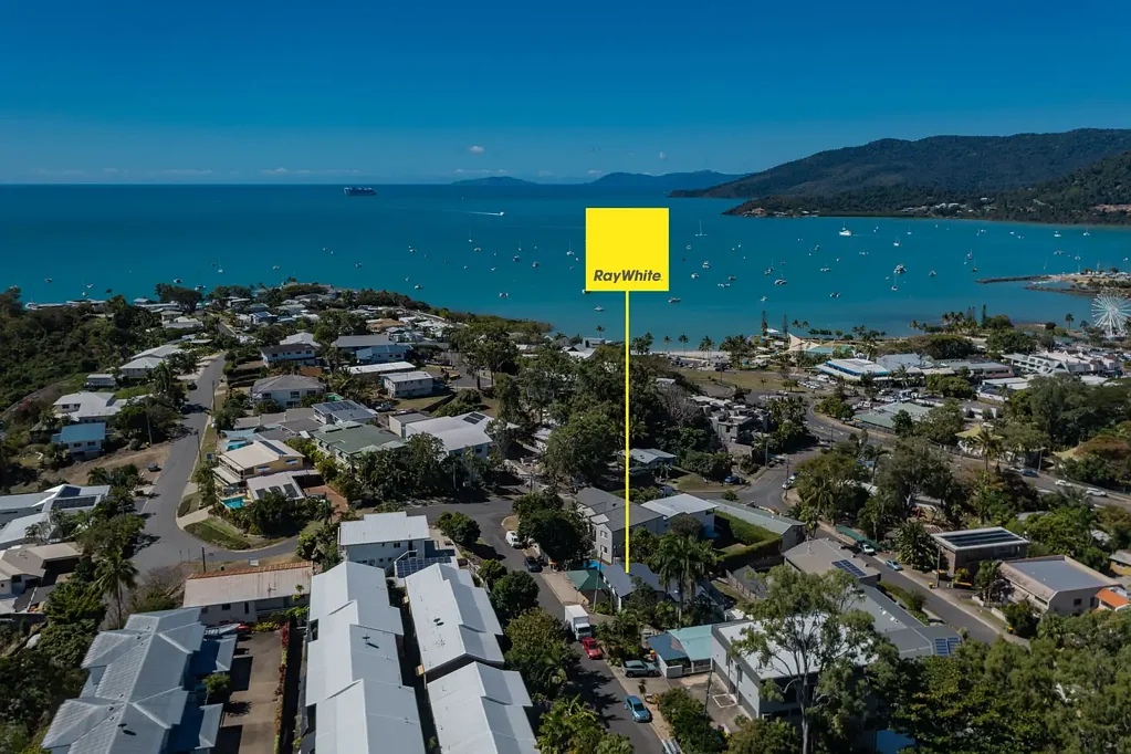 Airlie Beach 4 Bedroom Dual Income Opportunity, One Address In Airlie Beach