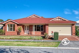 9 Spring Water Crescent, Cranbourne