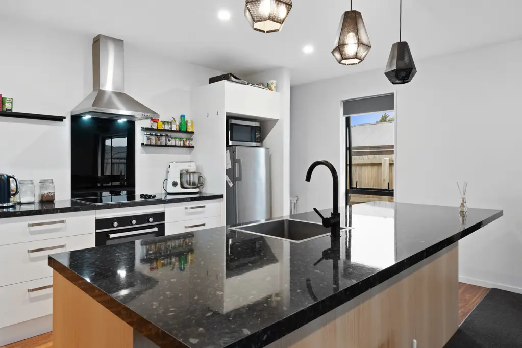 Southbridge 4chambre Spacious, Sun-Filled home-Must sell with no plan B