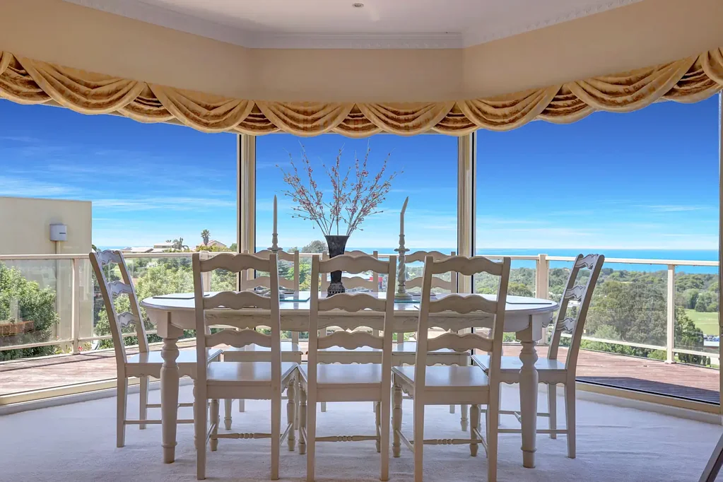 Lakes Entrance 5 Bedroom Luxurious Coastal Living with Stunning Views in Lakes Entrance