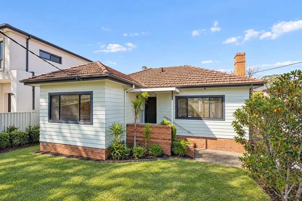 Narwee 3બેડરૂમ Charming Duplex Site on 640sqm in a Beautiful Tree-Lined Street