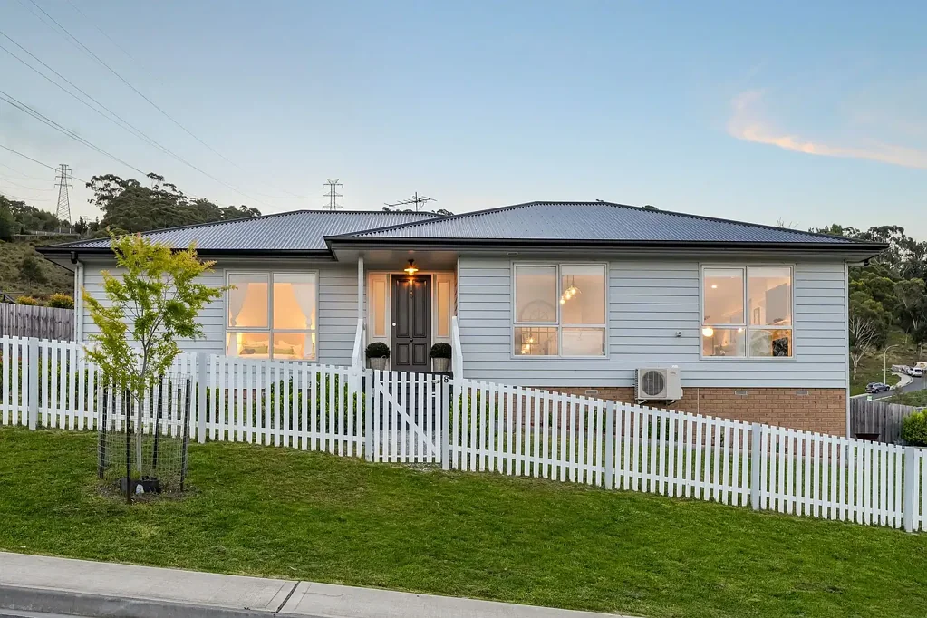 8 Chaucer Road, Lenah Valley, TAS 7008