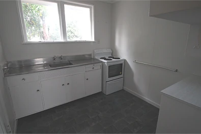 Tidy two bedroom unit - walk to town