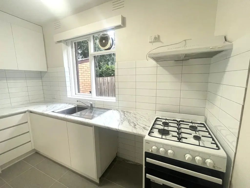 REONOVATED APARTMENT IN PRIME LOCATION!
