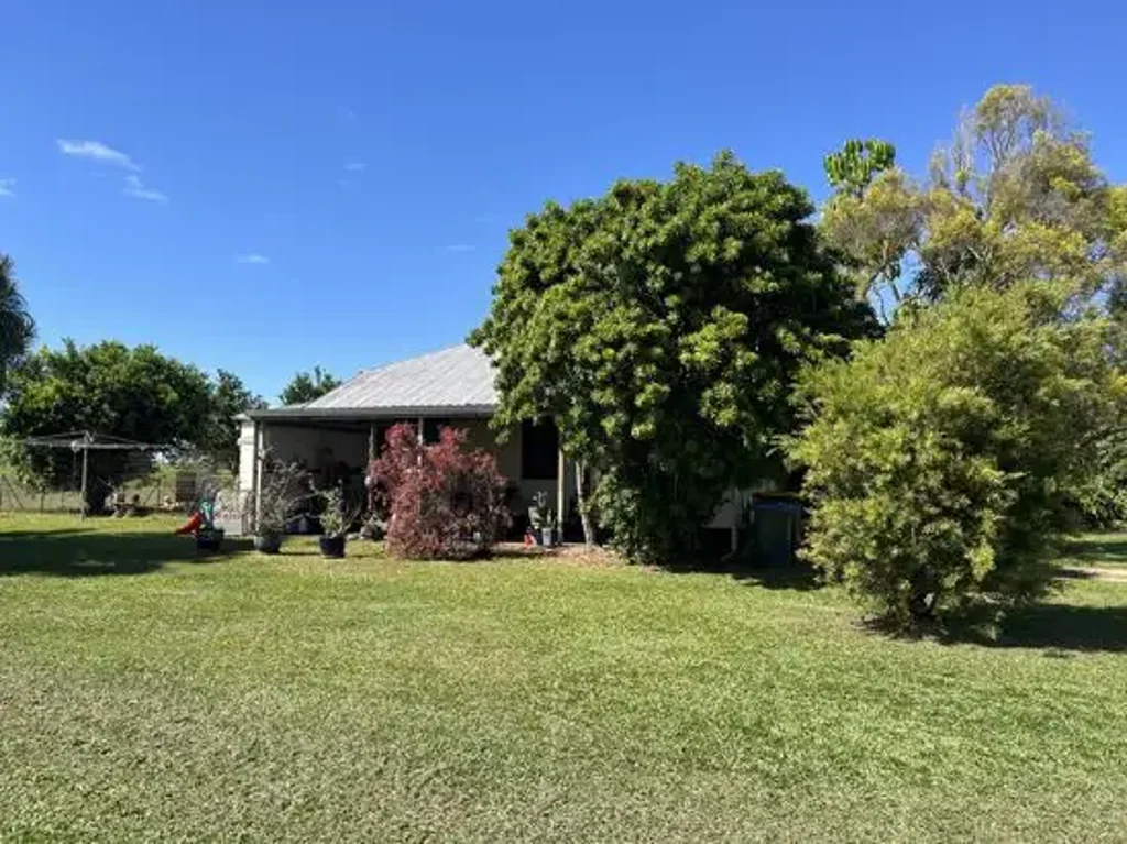 Daradgee 3房  Family home on 2 Titles
