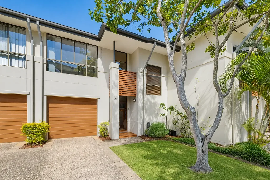 Varsity Lakes 3房  Move-In Ready Townhouse in Sought After Location with Low Body Corp!!