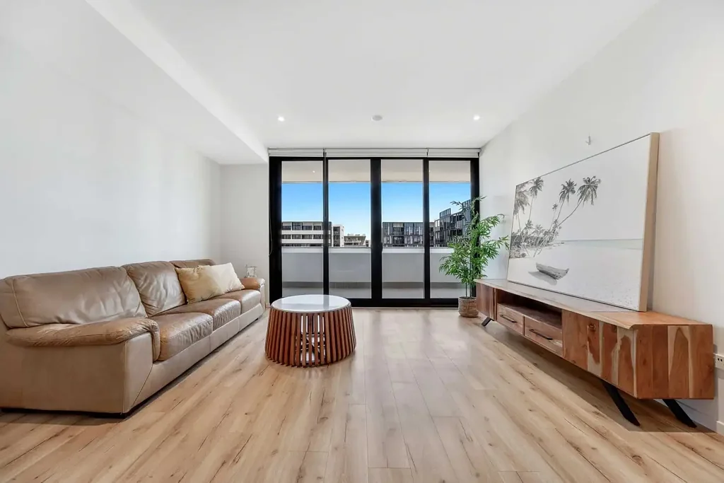 Spacious Three-Bedroom Apartment in the Heart of Mascot