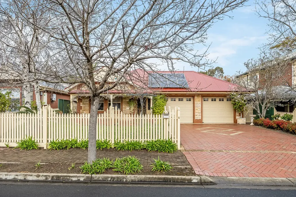 Kensington Park 3房  Beloved Family Home with Vast Potential in a Leafy East Locale