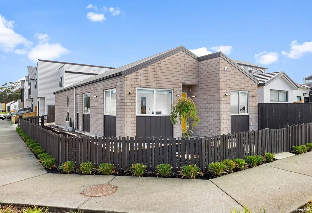 Modern 4 Bedroom Family Home in Prime Westgate