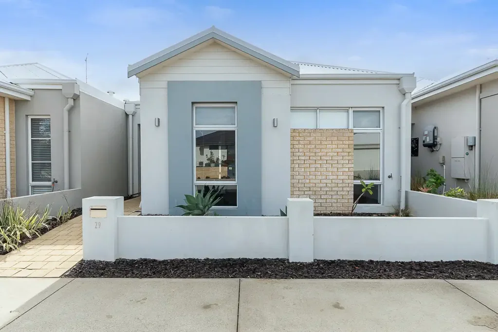 Low maintenance home in Catalina Estate close to everything