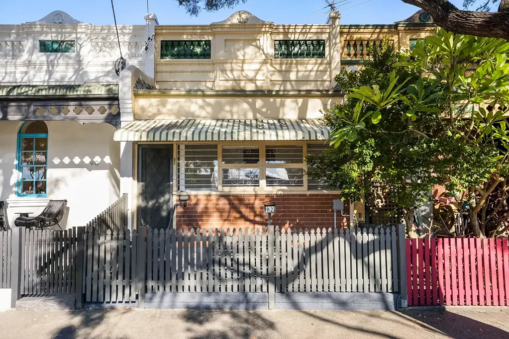St Peters 3Kwarto Three-bedroom semi in fantastic lifestyle locale