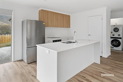 Huonville 3房  Modern convenient living