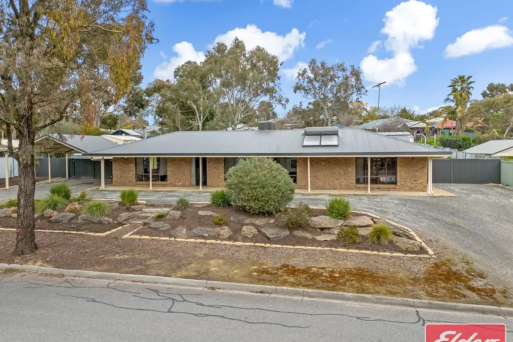 Williamstown 3房  Fantastic Location, Big Shed and Room for the Caravan