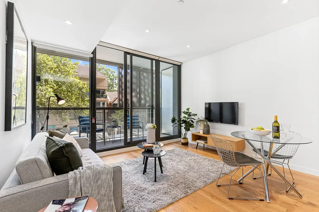 Partly furnished Studio with Rooftop Pool and Gym