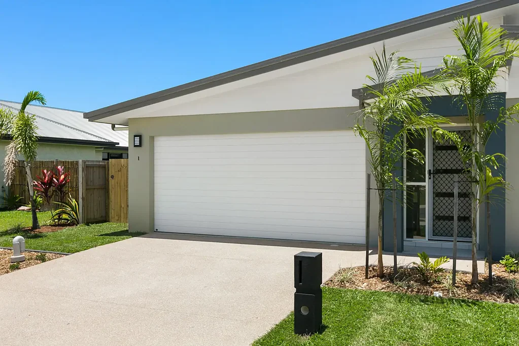 SPACIOUS DUPLEX IN SOUGHT AFTER SMITHFIELD VILLAGE ESTATE