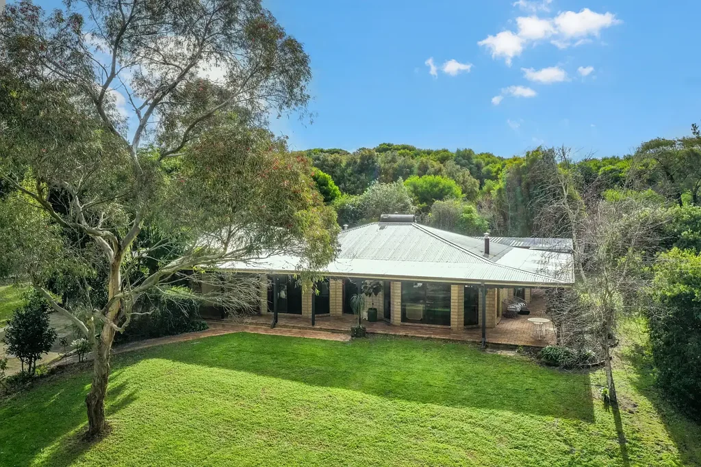 Lockyer 5房  PRIVATE LAKE LIFESTYLE OASIS - BONUS STUDIO & S/C FLAT