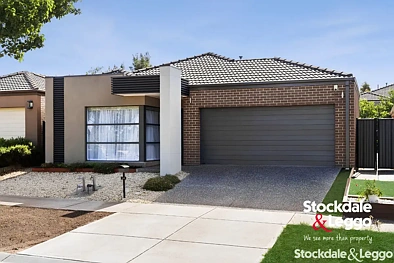 Craigieburn 3房 Mt Ridley Estate 俯瞰Perisher Reserve 宽敞门厅 双开门主套房 转角公园景观 三卧一书房 开放式生活区 双车库风管供暖 低维护地块 Parkfront Perfection in Prestigious Mt Ridley Estate