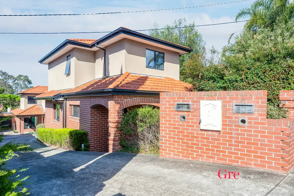 Brunswick West 5Kwarto 2 Townhouses on One Title – Ideal for Families & Investors. No bodycorp.