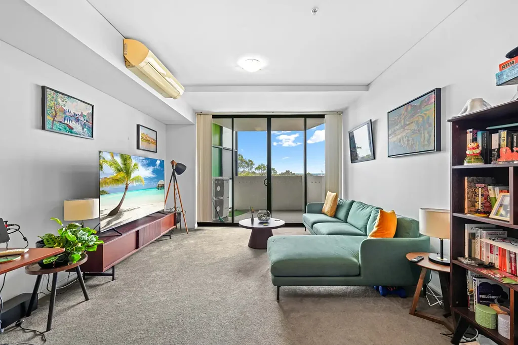 Redfern 1 Bedroom Executive Living with Sweeping City Views