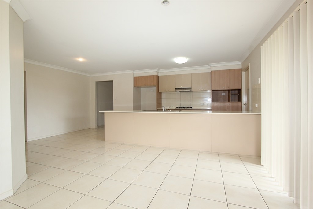 15 BASINGHALL PL, BERRINBA QLD 4117, 0 habitaciones, 0 baños, House