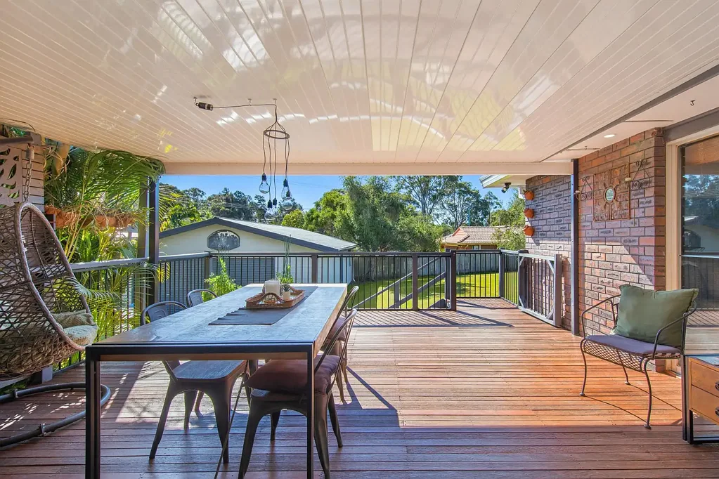 Tuggerawong 4房  HUGE BLOCK - MASSIVE 7m x 12m Garage!