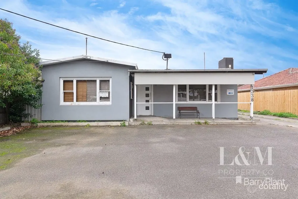 Rooming House - Private Rooms for Lease