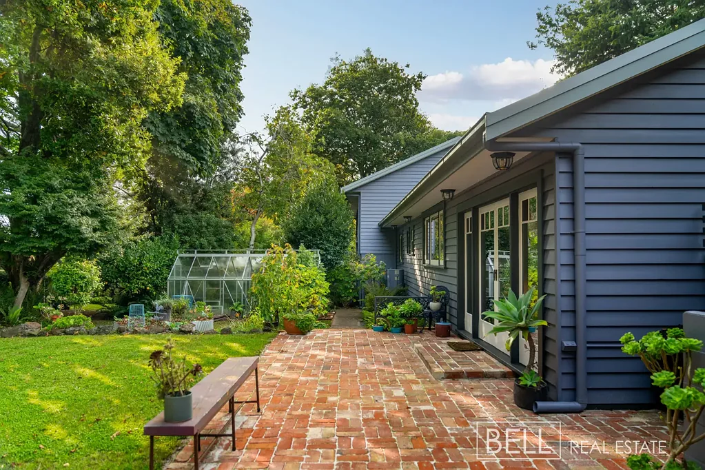 Ferny Creek 5غرفة نوم Space, soul and a story to continue on a rare, flat garden setting
