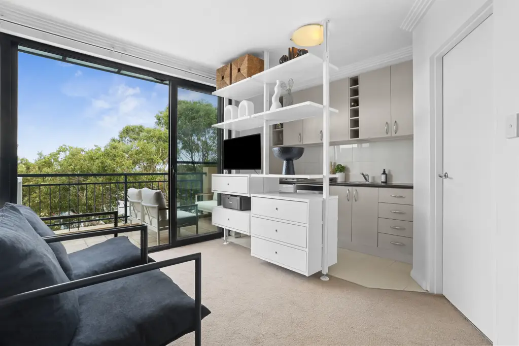 Bondi Beach 1Zimmer Bondi's Best Buy! Over-Sized Studio With Balcony & Parking Less than 400m to the Beach!