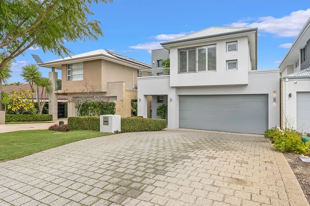 Ardross 3 Bedroom BREATHTAKING EXECUTIVE FAMILY HOME