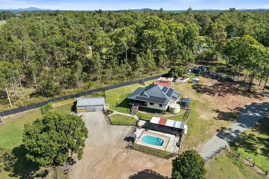 Oakhurst 3 Bedroom Character Home - Acreage Close To Town