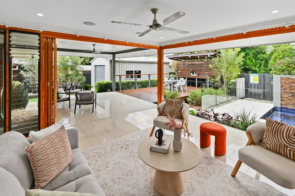 Earlville 4房  Stylishly Renovated Family Home with Pool, Shed, Solar & Home Office in Earlville
