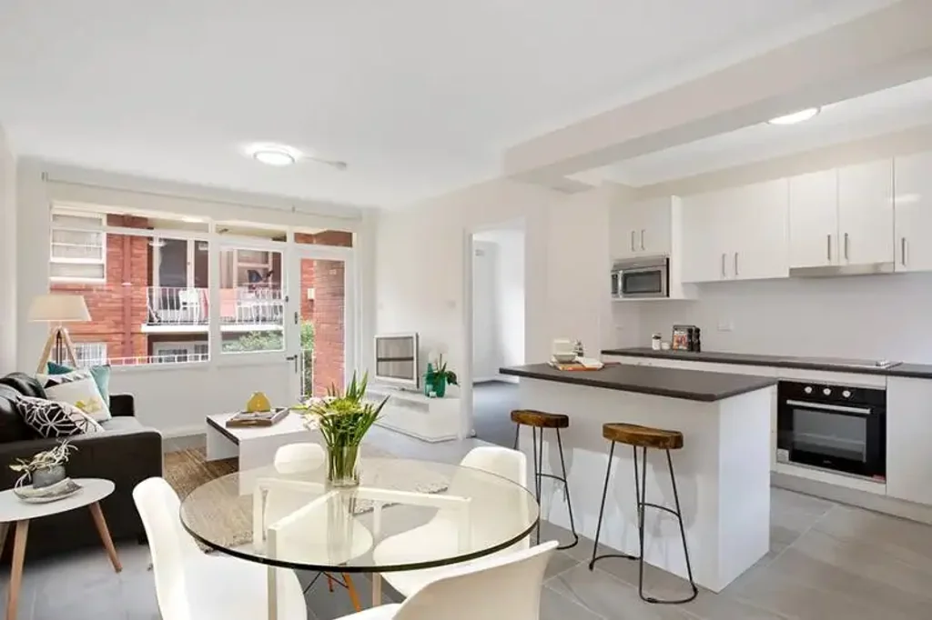 Modern 1-Bedroom Apartment with Parking