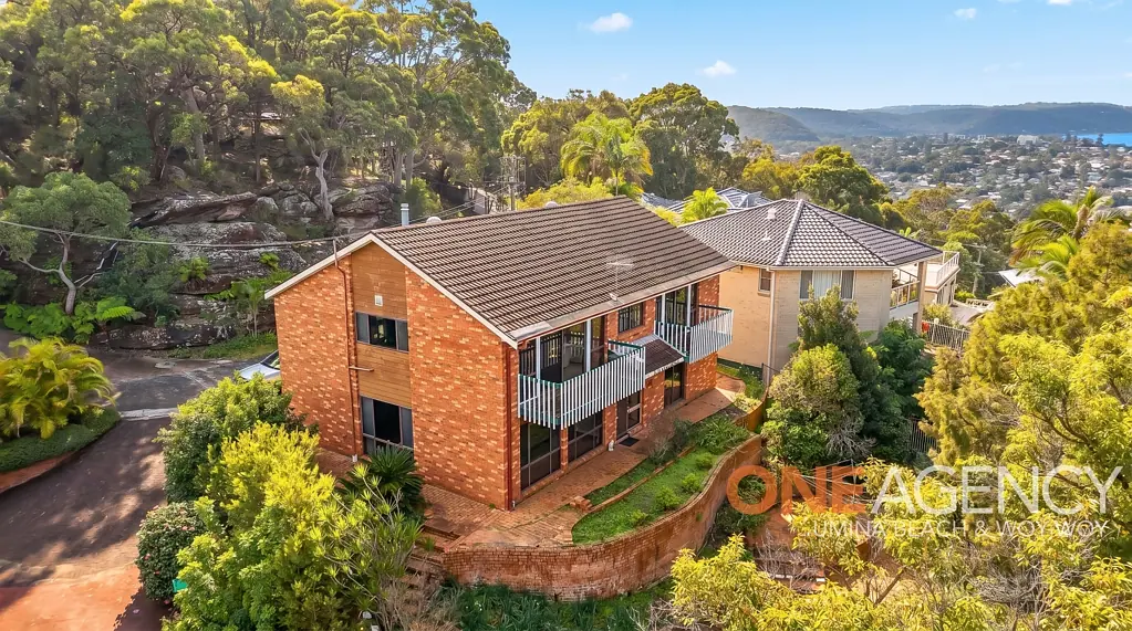 Umina Beach 3chambre 2 STOREY BRICK HOME READY FOR A MODERN TRANSFORMATION !