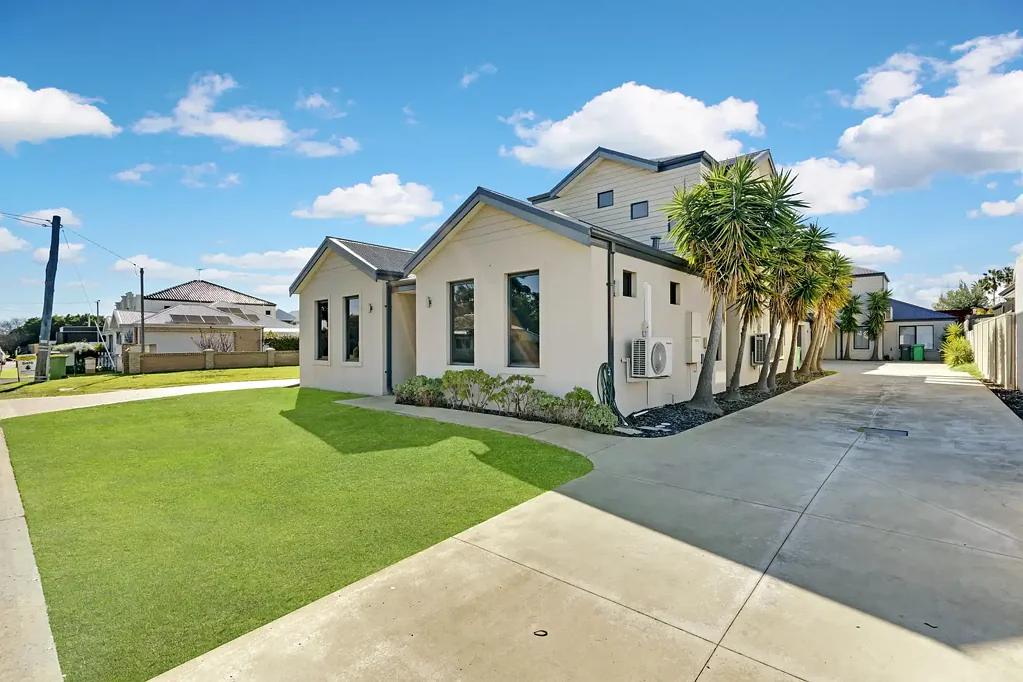 East Bunbury 3 Bedroom Lock and leave waterside location