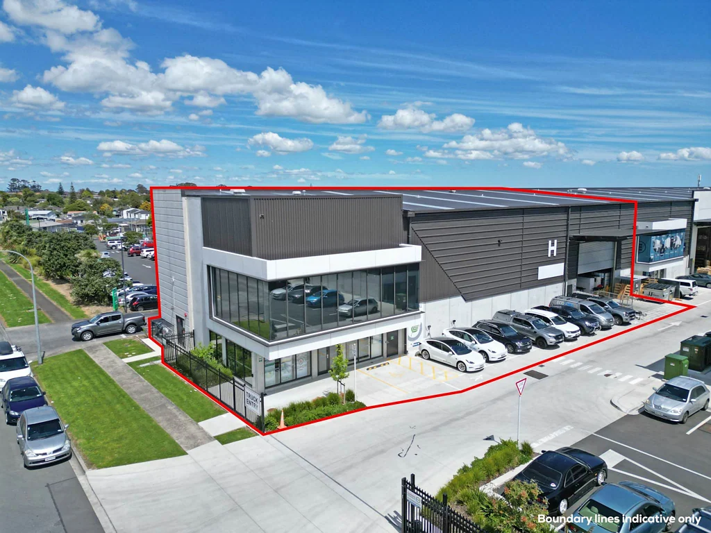 Manurewa HIGH STUD AND NEAR NEW